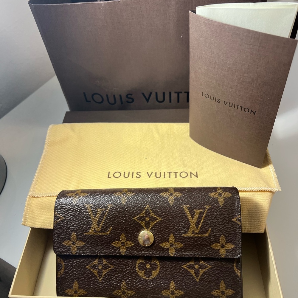 AUTHENTIC Louis Vuitton Wallet